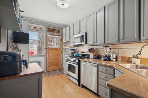 Tiny photo for 1521 W Edgewater Avenue #1E, Chicago, IL 60660 (MLS # 12541936)