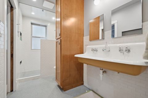 Tiny photo for 1521 W Edgewater Avenue #1E, Chicago, IL 60660 (MLS # 12541936)