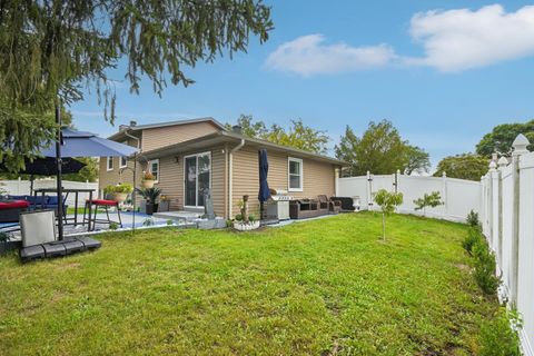 Tiny photo for 1860 Burr Ridge Drive, Hoffman Estates, IL 60192 (MLS # 12464004)