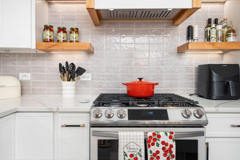 Tiny photo for 500 E Holly Avenue, Mount Prospect, IL 60056 (MLS # 12462876)