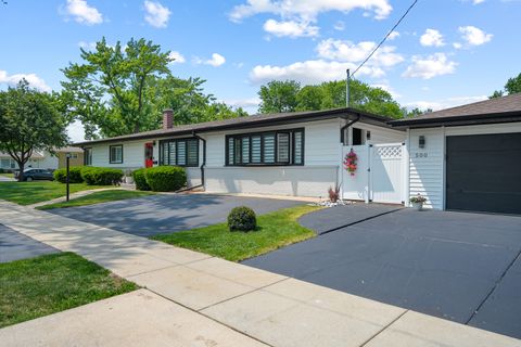 Tiny photo for 500 E Holly Avenue, Mount Prospect, IL 60056 (MLS # 12462876)