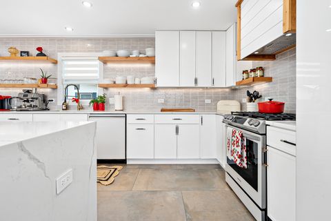 Tiny photo for 500 E Holly Avenue, Mount Prospect, IL 60056 (MLS # 12462876)