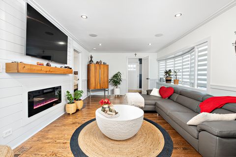 Tiny photo for 500 E Holly Avenue, Mount Prospect, IL 60056 (MLS # 12462876)