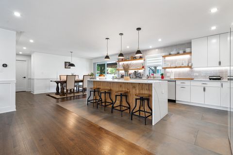 Tiny photo for 500 E Holly Avenue, Mount Prospect, IL 60056 (MLS # 12462876)