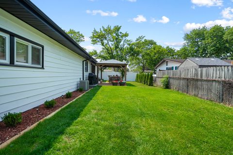 Tiny photo for 500 E Holly Avenue, Mount Prospect, IL 60056 (MLS # 12462876)