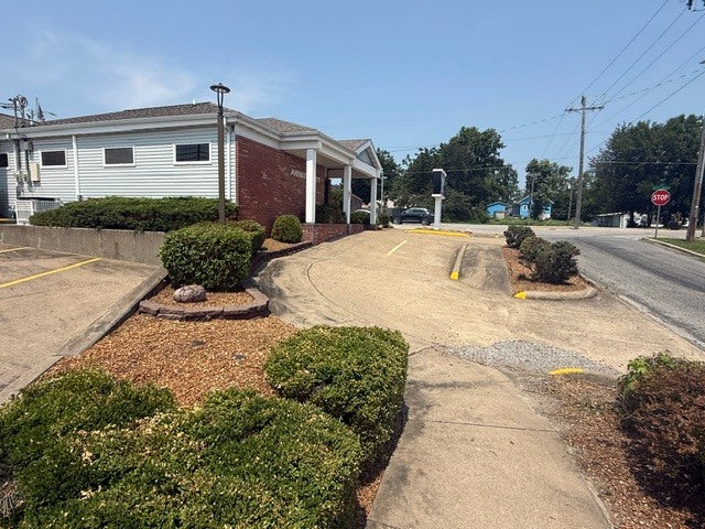 201 W Broadway Boulevard