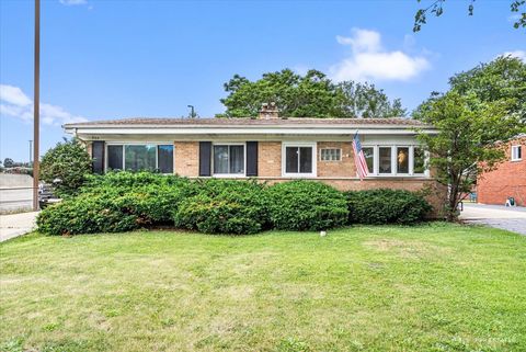 Tiny photo for 402 N Douglas Avenue #402, Villa Park, IL 60181 (MLS # 12672370)