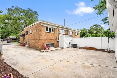 Tiny photo for 402 N Douglas Avenue #402, Villa Park, IL 60181 (MLS # 12672370)