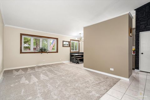 Tiny photo for 402 N Douglas Avenue #402, Villa Park, IL 60181 (MLS # 12672370)