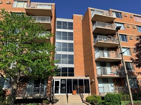Photo of 2211 S Stewart Avenue #6A, Lombard, IL 60148 (MLS # 12723374)