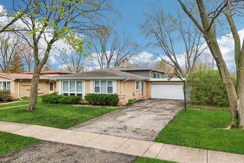 Photo of 1407 N Highland Avenue, Arlington Heights, IL 60004 (MLS # 12612299)