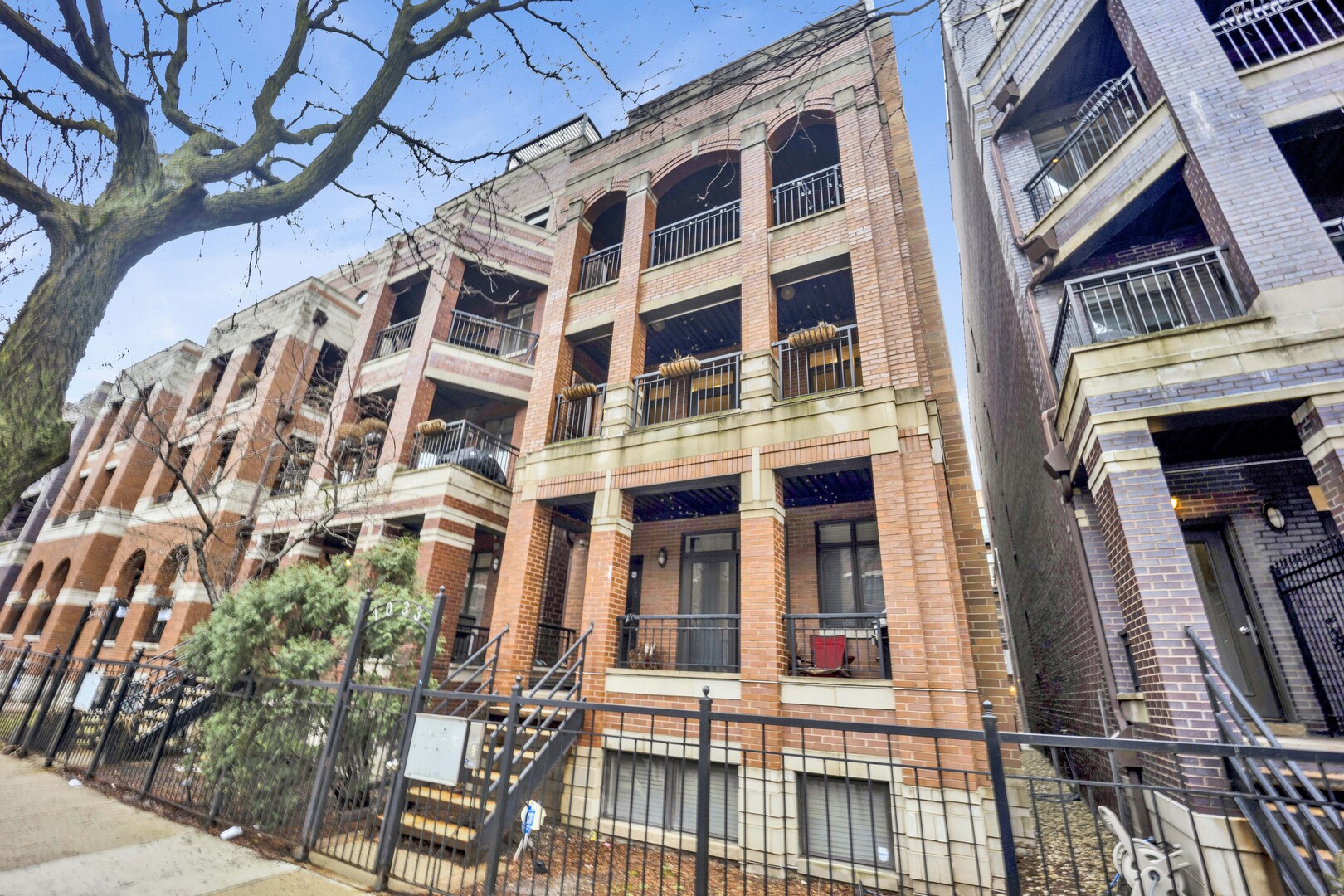 1033 W Monroe Street 2