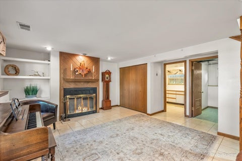 Tiny photo for 152 Jacquelyn Drive, Bensenville, IL 60106 (MLS # 12725198)