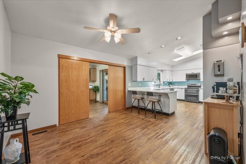 Tiny photo for 152 Jacquelyn Drive, Bensenville, IL 60106 (MLS # 12725198)