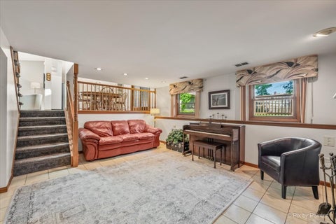 Tiny photo for 152 Jacquelyn Drive, Bensenville, IL 60106 (MLS # 12725198)