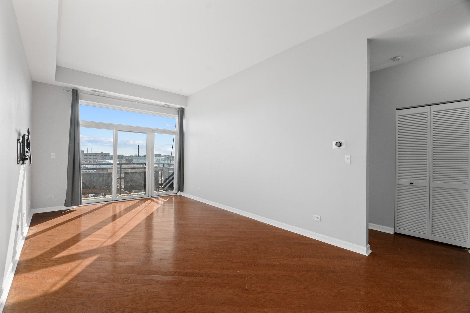 2317 W Wolfram Street 513