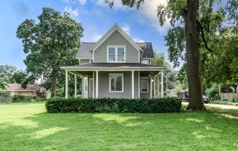 Photo of 1961 Miner Street, Des Plaines, IL 60016 (MLS # 12735029)