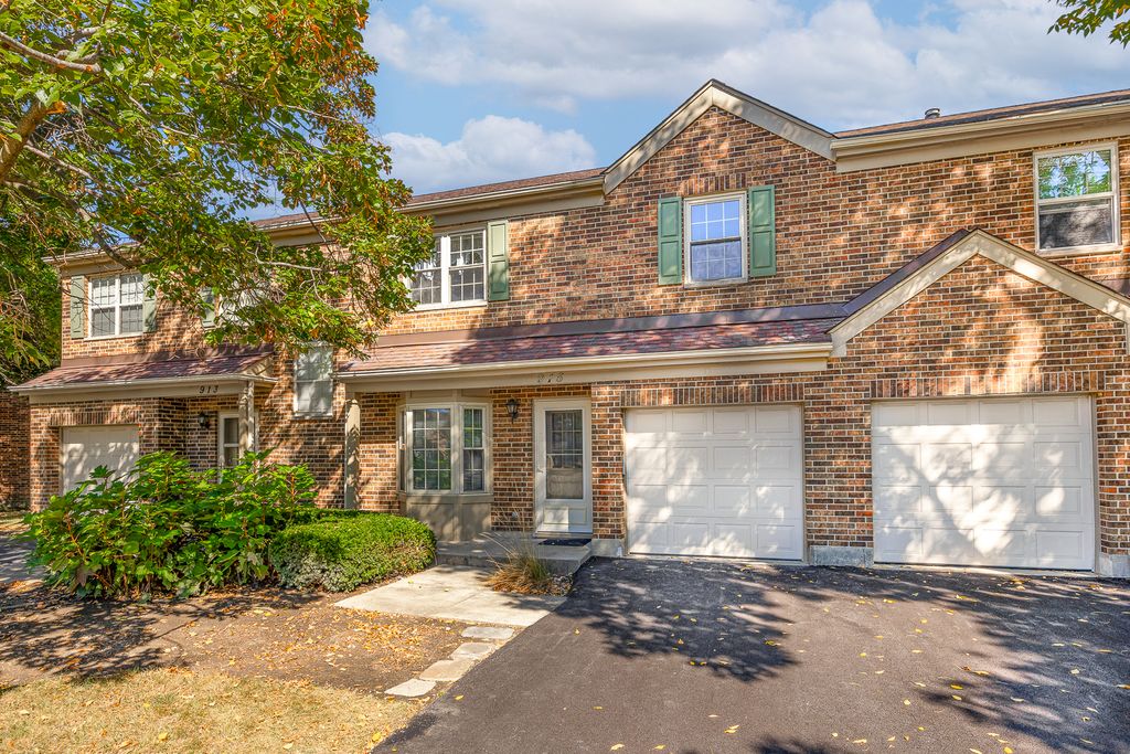 Photo for 915 Carlisle Avenue, Westmont, IL 60559 (MLS # 12478257)