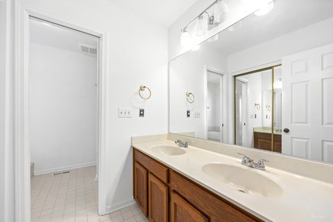 Tiny photo for 915 Carlisle Avenue, Westmont, IL 60559 (MLS # 12478257)