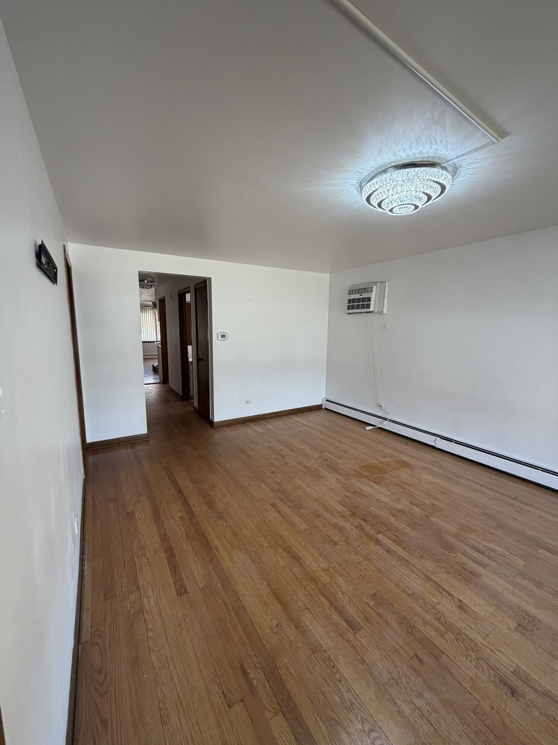 8652 S Leamington Street