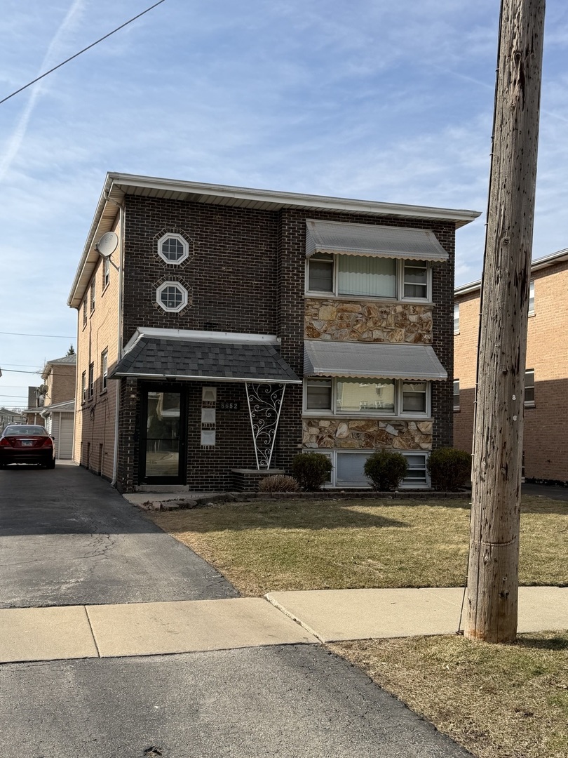 8652 S Leamington Street