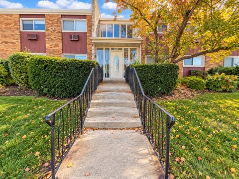 Tiny photo for 1313 Rebecca Road #104, Lombard, IL 60148 (MLS # 12787394)