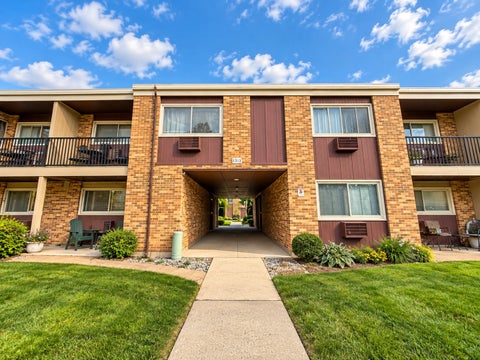 Tiny photo for 1313 Rebecca Road #104, Lombard, IL 60148 (MLS # 12787394)