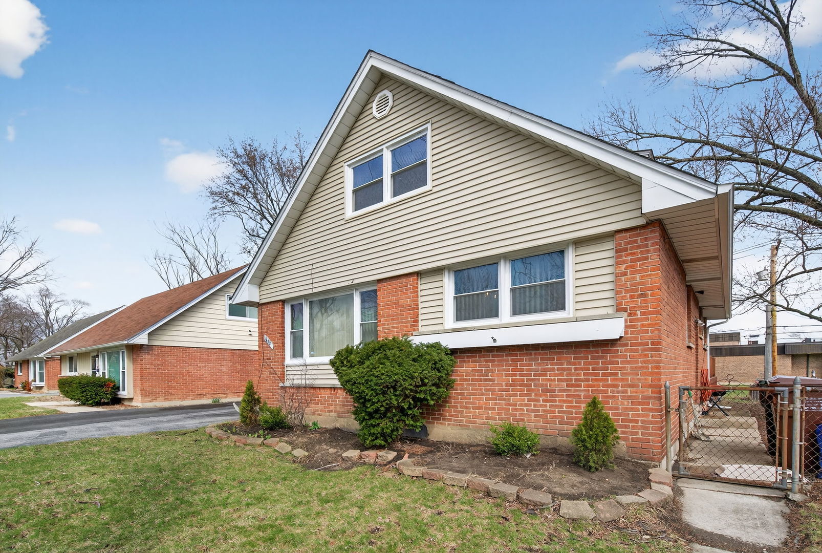 16827 GLEN OAKS Drive
