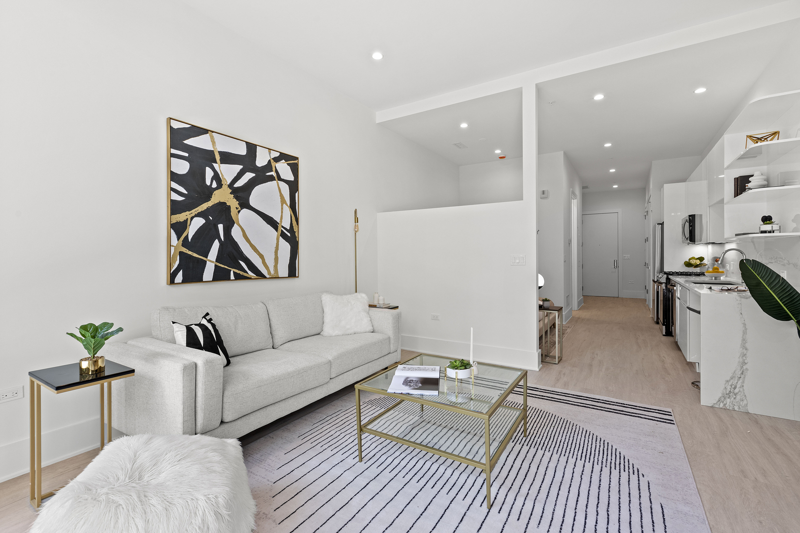 812 W Adams Street 507