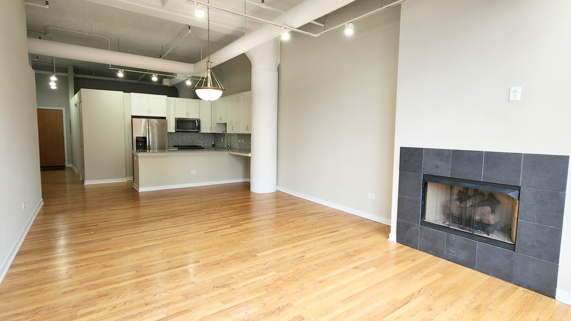 333 W Hubbard Street 607