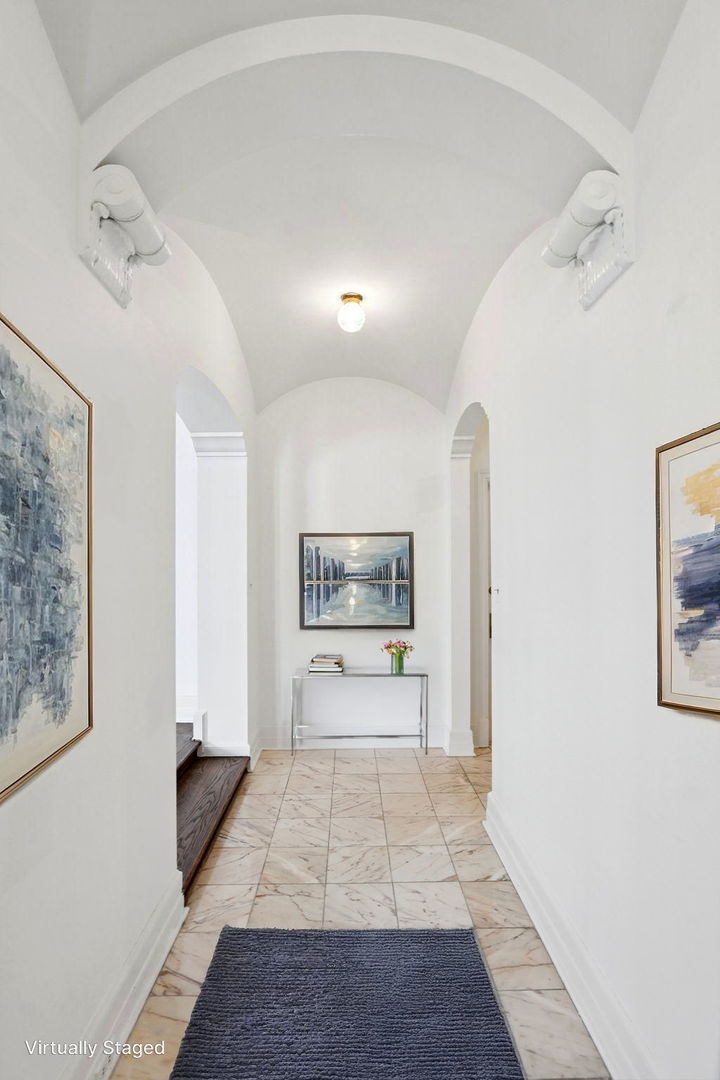 421 W Melrose Street 21AD
