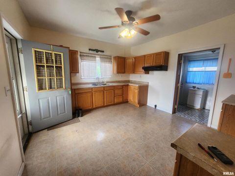 Tiny photo for 209 S MAIN Street, Pinckneyville, IL 62274 (MLS # EB459026)