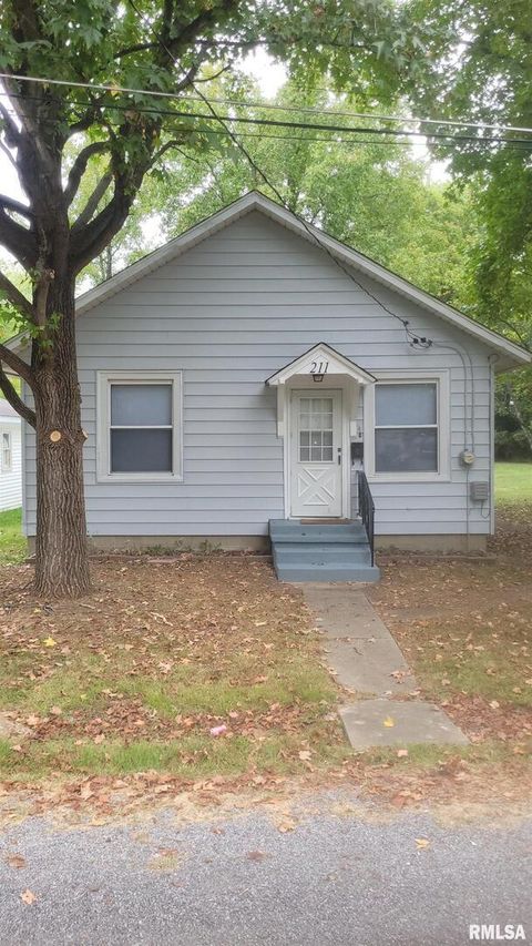 Tiny photo for 211 W Bryan Street, Herrin, IL 62948 (MLS # EB456944)