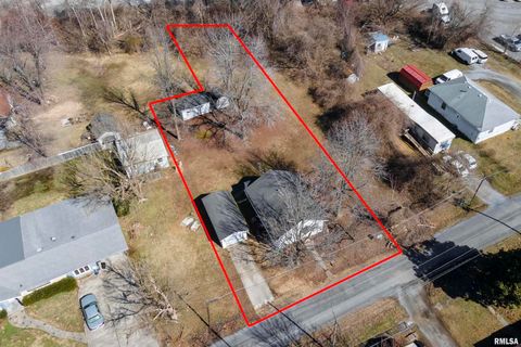 Tiny photo for 211 W Bryan Street, Herrin, IL 62948 (MLS # EB456944)