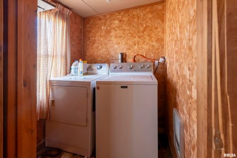 Tiny photo for 211 W Bryan Street, Herrin, IL 62948 (MLS # EB456944)