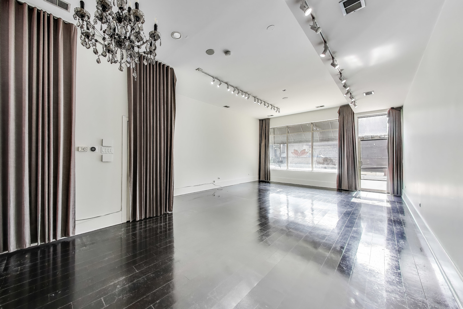 18 E Cullerton Street C1