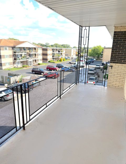 Tiny photo for 9407 S Roberts Road #3SE, Hickory Hills, IL 60457 (MLS # 12565788)