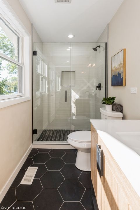 Tiny photo for 725 Locust Road, Wilmette, IL 60091 (MLS # 12489371)