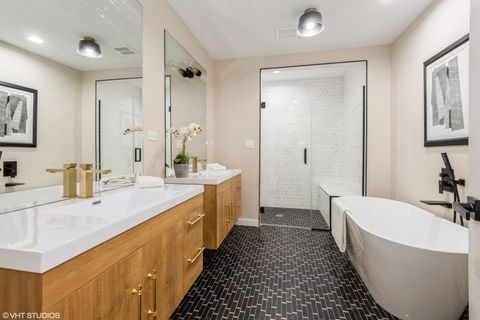 Tiny photo for 725 Locust Road, Wilmette, IL 60091 (MLS # 12489371)