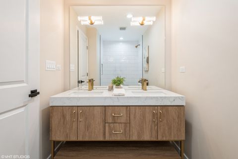 Tiny photo for 725 Locust Road, Wilmette, IL 60091 (MLS # 12489371)