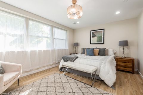 Tiny photo for 725 Locust Road, Wilmette, IL 60091 (MLS # 12489371)