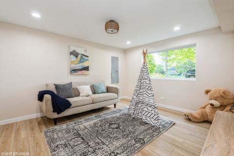 Tiny photo for 725 Locust Road, Wilmette, IL 60091 (MLS # 12489371)
