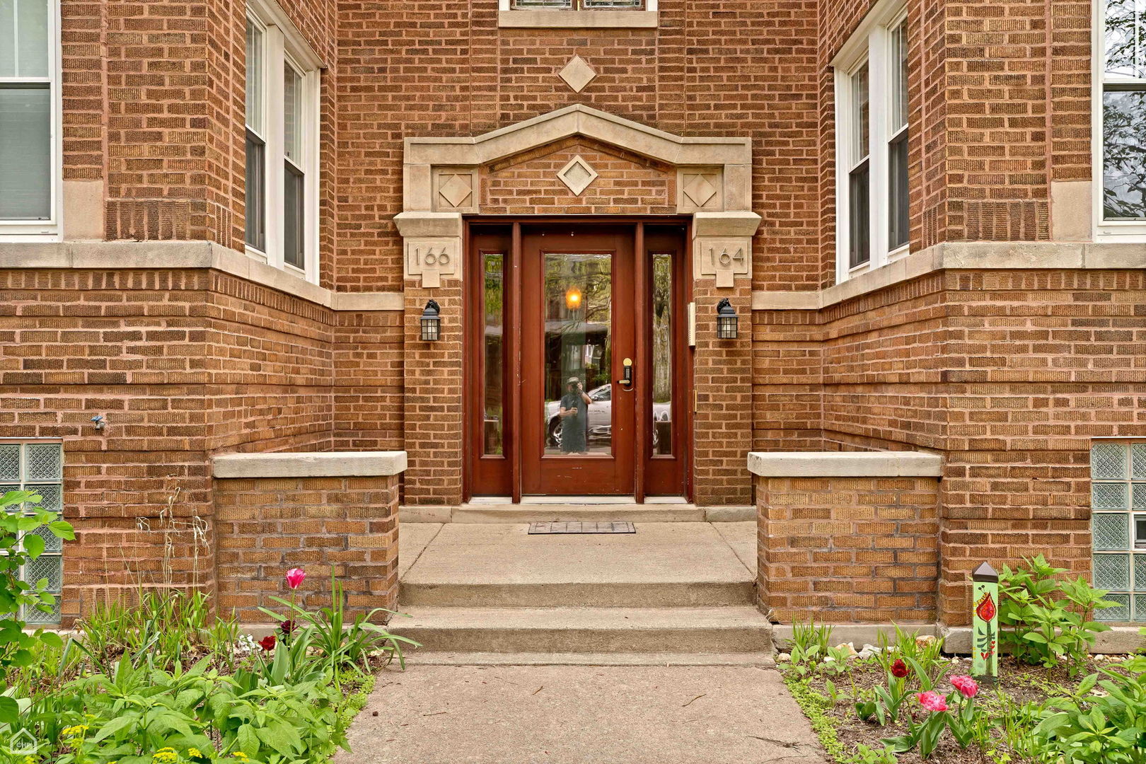 166 N Humphrey Avenue 3N