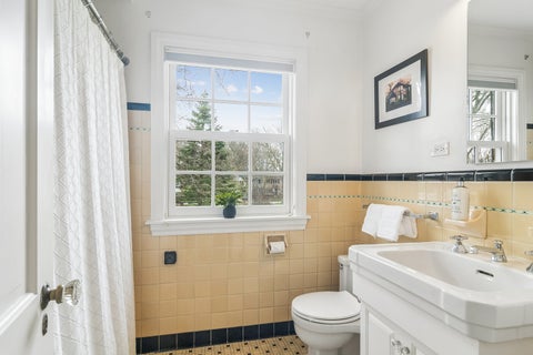 Tiny photo for 630 S Beverly Lane, Arlington Heights, IL 60005 (MLS # 12742684)