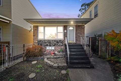 Tiny photo for 4555 S Washtenaw Avenue S, Chicago, IL 60632 (MLS # 12506459)