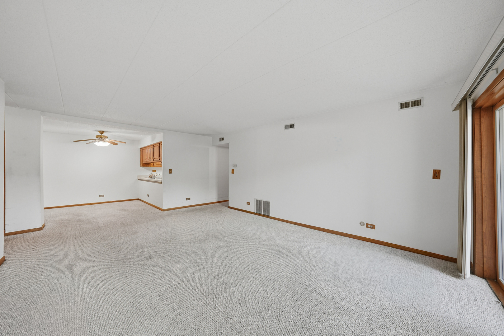 440 E Montrose Avenue 107