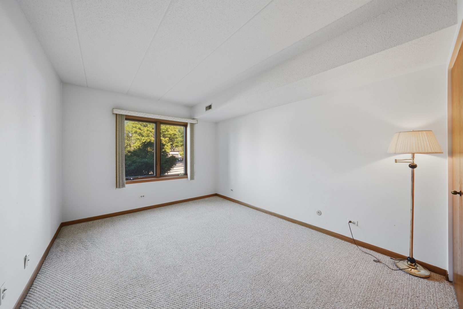 Wood Dale, Illinois 60191, United States, 2 Bedrooms Bedrooms, ,2 BathroomsBathrooms,Residential,Active,234438