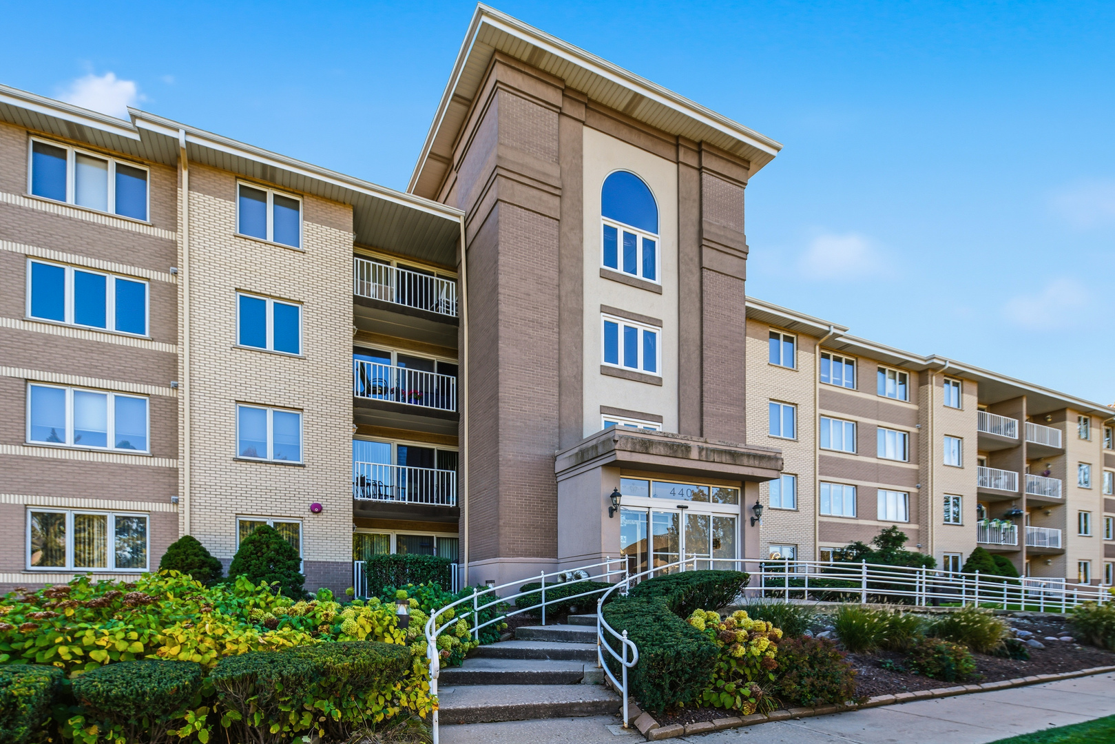 440 E Montrose Avenue 107