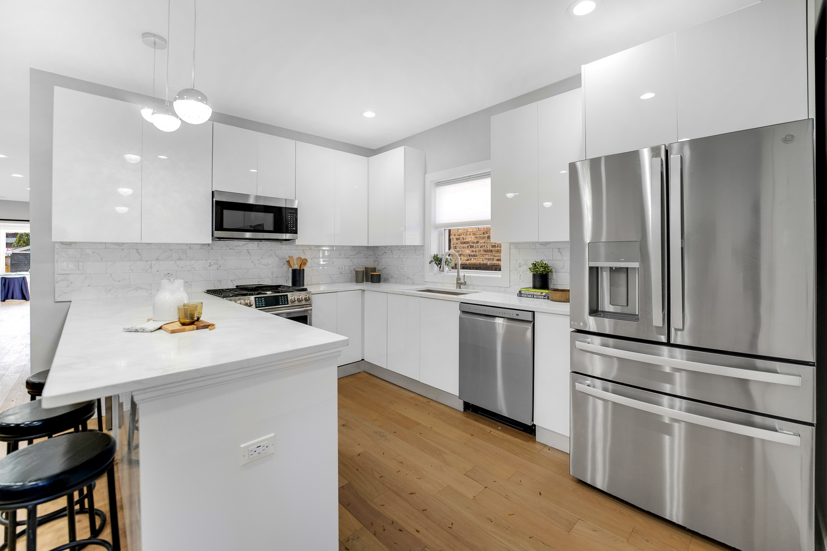 4721 W Warwick Avenue