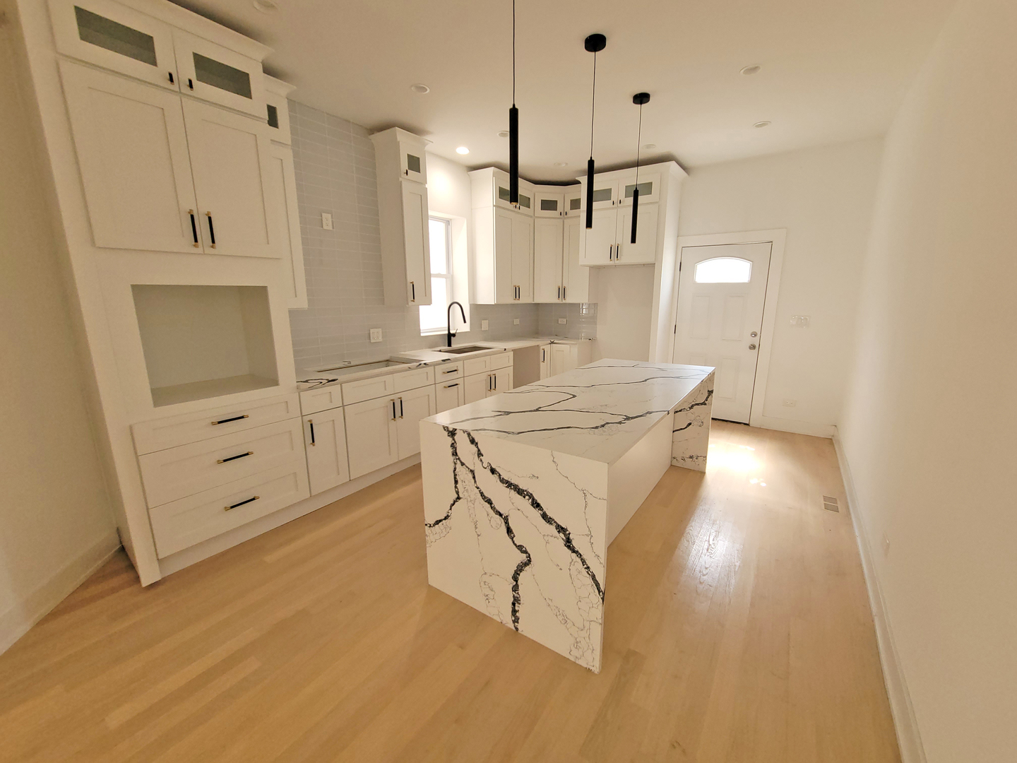 6442 S INGLESIDE Avenue